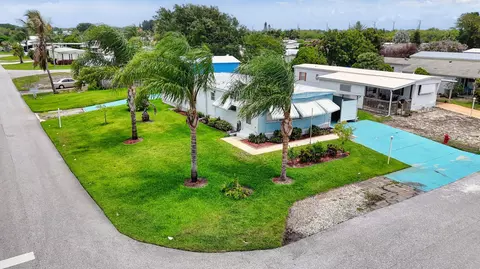 7102 SE Bluebird Cir, Hobe Sound, FL 33455