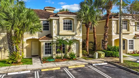 816 Summit Lake Dr, West Palm Beach, FL 33406