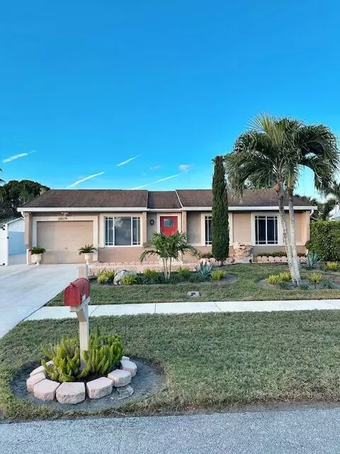 10079 Yeoman Ln, Royal Palm Beach, FL 33411