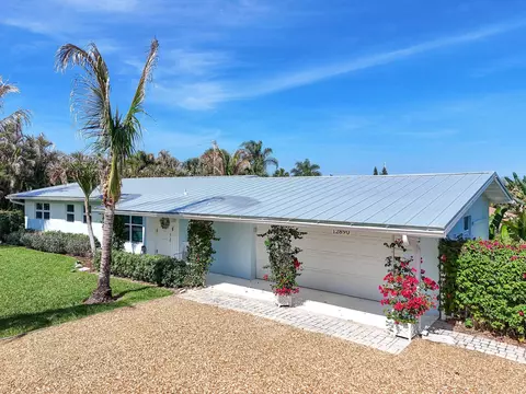 12890 SE Circle Dr, Hobe Sound, FL 33455