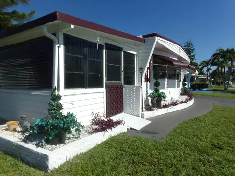 6385 Cypress Ln, Atlantis, FL 33462