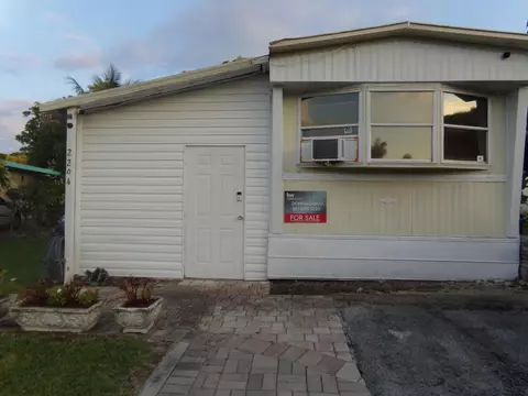 2204 NW 23rd Ave, Boynton Beach, FL 33436