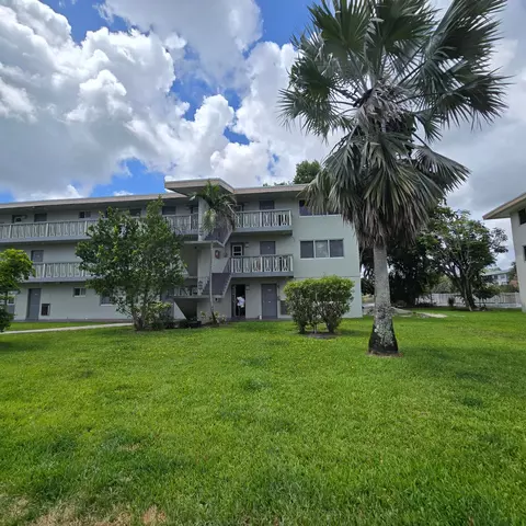 5420 NW 11th St #202, Plantation, FL 33313