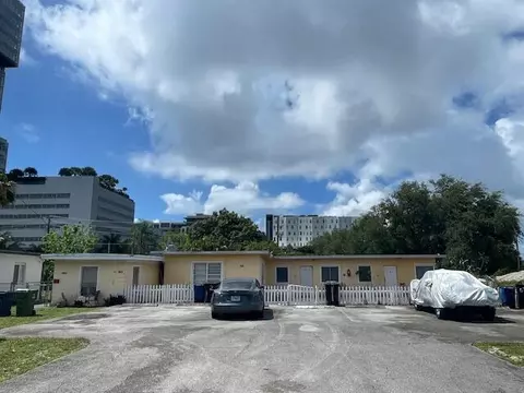 224 SE 9th Ct #1-4, Hallandale Beach, FL 33009