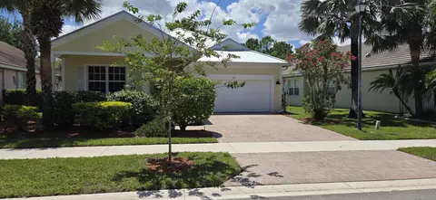 195 NW Willow Grove Ave, Port Saint Lucie, FL 34986