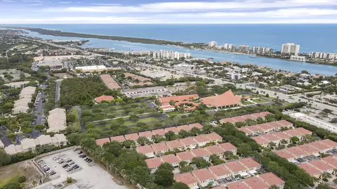 23 Live Oak Cir, Tequesta, FL 33469