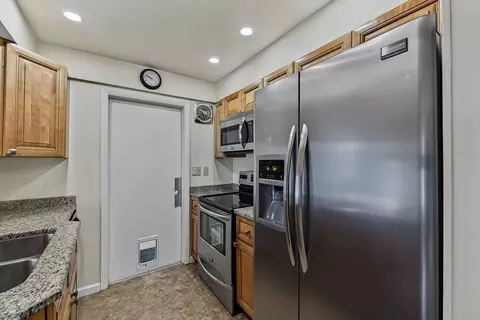 Kitchen - 2581 E Golf Blvd, Pompano Beach, FL 33064 photo 4 of 6