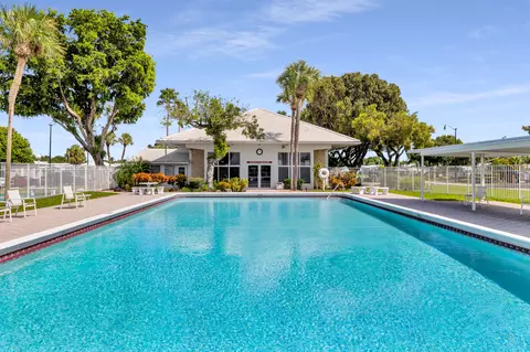 Exterior - 2581 E Golf Blvd, Pompano Beach, FL 33064 photo 6 of 11