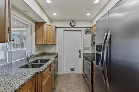 Kitchen - 2581 E Golf Blvd, Pompano Beach, FL 33064 photo 2 of 6