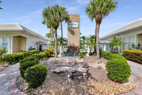 Exterior - 2581 E Golf Blvd, Pompano Beach, FL 33064 photo 9 of 11