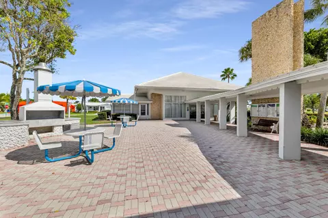 Exterior - 2581 E Golf Blvd, Pompano Beach, FL 33064 photo 11 of 11