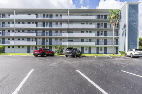 950 Hillcrest Dr #514, Hollywood, FL 33021