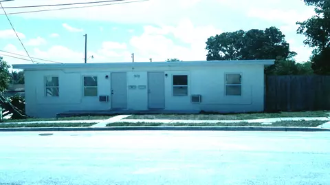 900 W 9th St, Riviera Beach, FL 33404