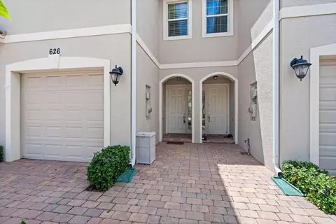 626 SW Glen Crest Way, Stuart, FL 34997