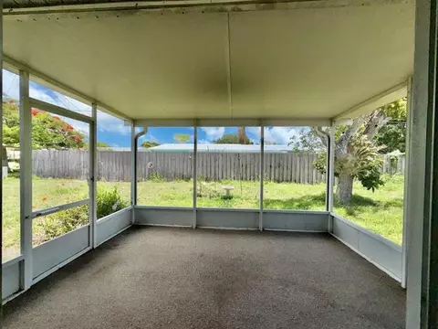 Exterior - 717 SE Alamanda Cir, Stuart, FL 34996 photo 2 of 4