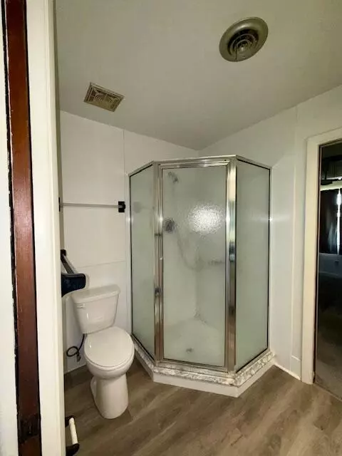 Bath - 717 SE Alamanda Cir, Stuart, FL 34996 photo 3 of 3