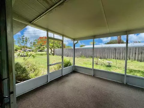 Exterior - 717 SE Alamanda Cir, Stuart, FL 34996 photo 3 of 4