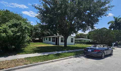 1605 W 10th St, Riviera Beach, FL 33404