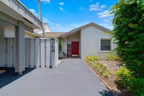302 Deer Creek Wildwood Ln E, Deerfield Beach, FL 33442