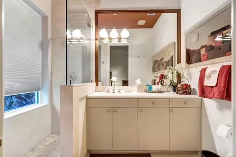 Bath - 416 Mariner Dr, Jupiter, FL 33477 photo 6 of 7