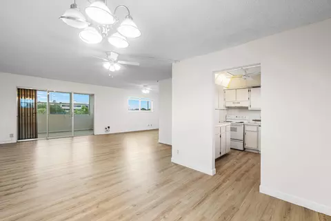 725 Lori Dr #410, Palm Springs, FL 33461