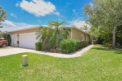 649 NE Bent Paddle Ln, Port Saint Lucie, FL 34983