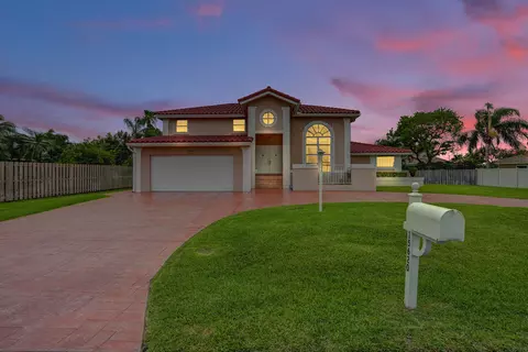 15620 Canterbury Ct, Davie, FL 33331
