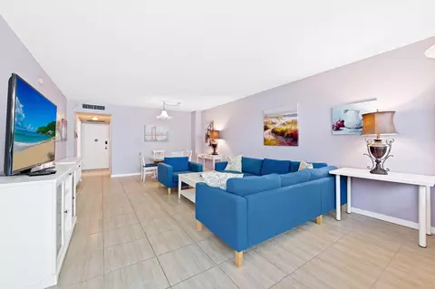 3725 S Ocean Dr #420, Hollywood, FL 33019