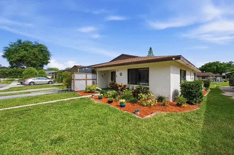 10222 Pine Dr, Boynton Beach, FL 33437