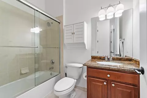 Bath - 605 Del Sol Cir, Tequesta, FL 33469 photo 4 of 5