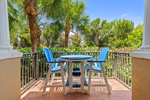 Exterior - 605 Del Sol Cir, Tequesta, FL 33469 photo 4 of 10