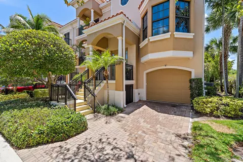 Exterior - 605 Del Sol Cir, Tequesta, FL 33469 photo 2 of 10