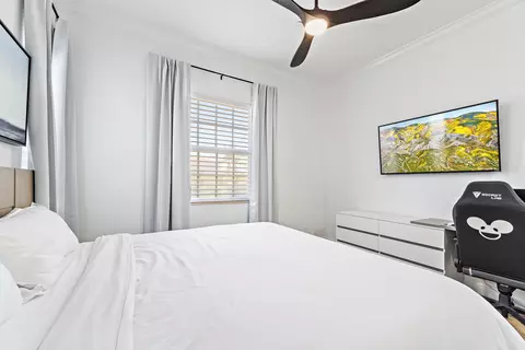 Bedroom - 605 Del Sol Cir, Tequesta, FL 33469 photo 5 of 10
