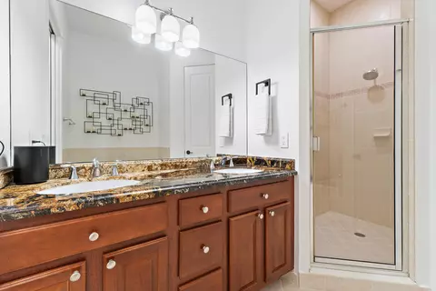 Bath - 605 Del Sol Cir, Tequesta, FL 33469 photo 3 of 5