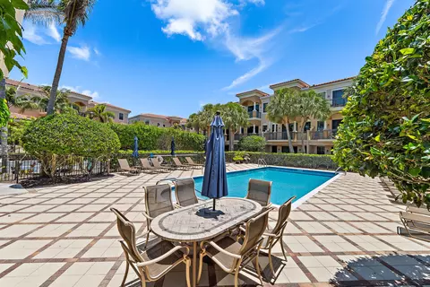 Exterior - 605 Del Sol Cir, Tequesta, FL 33469 photo 9 of 10
