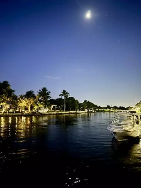 21 Royal Palm Way #2020, Boca Raton, FL 33432
