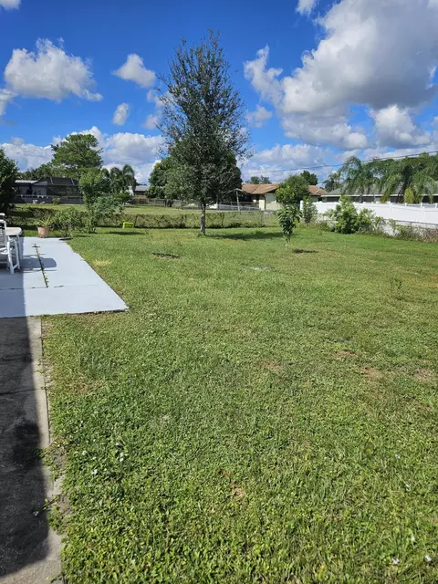 967 SE Breakwater Ave, Port Saint Lucie, FL 34983