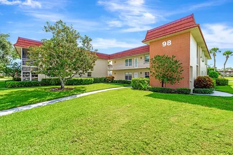 98 Spring Lake Dr, Vero Beach, FL 32962