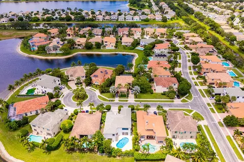 9049 Dupont Pl, Wellington, FL 33414