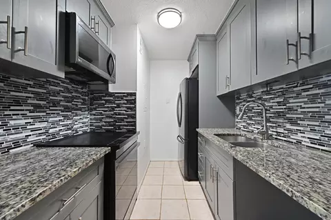 1089 N Benoist Farms Rd #205, West Palm Beach, FL 33411