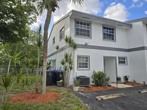 7900 SW 7th Pl, North Lauderdale, FL 33068 photo 2