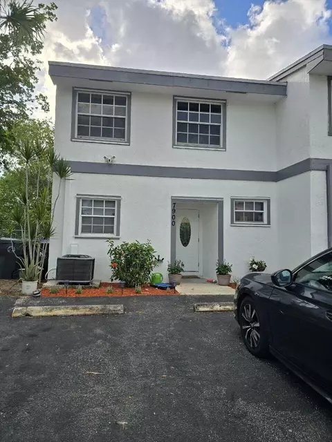 7900 SW 7th Pl, North Lauderdale, FL 33068