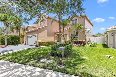 907 Stanton Dr, Weston, FL 33326