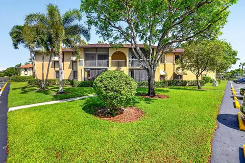 207 Pine Hov Cir #D2, Greenacres, FL 33463