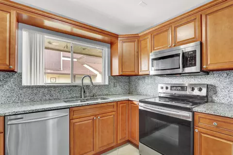 5272 Bosque Ln #31, West Palm Beach, FL 33415