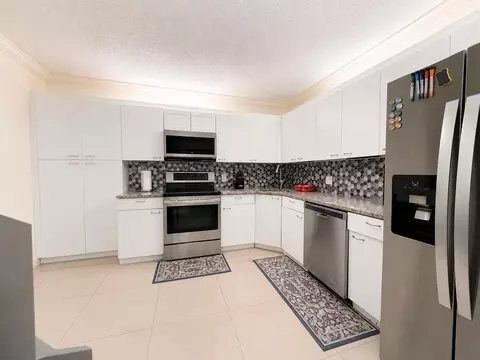 4300 NW 30th St #247, Coconut Creek, FL 33066