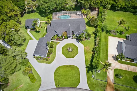 14708 Stirrup Ln, Wellington, FL 33414