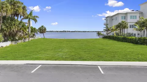 39 SE Seminole St, Stuart, FL 34994 photo 4