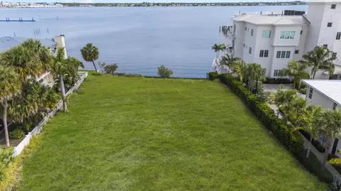 39 SE Seminole St, Stuart, FL 34994 photo 8
