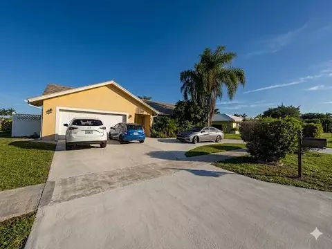 2554 SW 23rd Cranbrook Dr, Boynton Beach, FL 33436